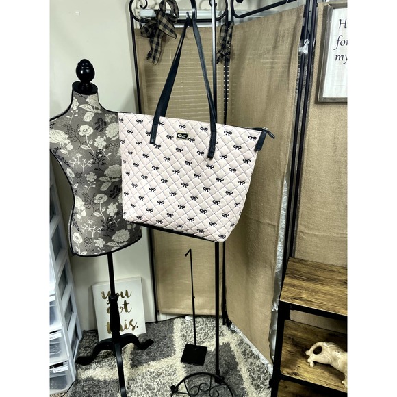 Betsey Johnson Handbags - Betsey Johnson Pink Heart Tote